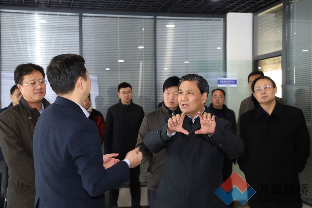 許昌市委書記武國(guó)定蒞臨萬里路橋集團(tuán)德通公司視察調(diào)研