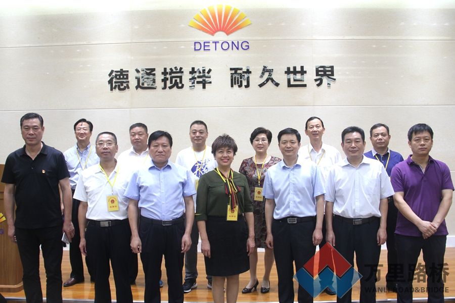 許昌市人大常委會領導到萬里路橋調研指導產業(yè)創(chuàng)新工作