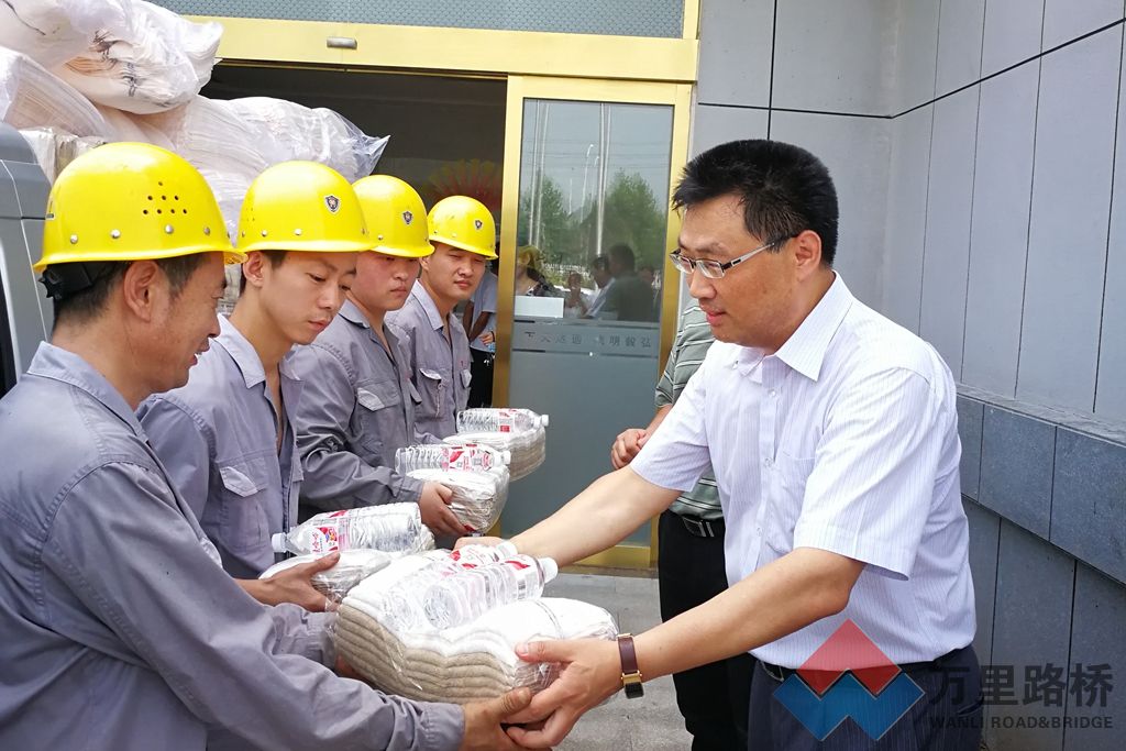 魏都區(qū)總工會領導蒞臨德通慰問一線職工