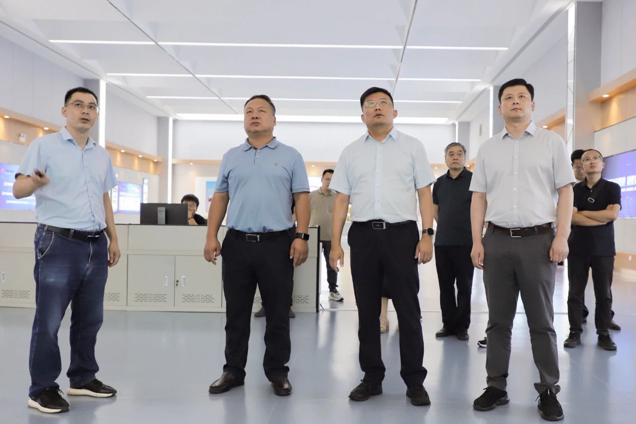 河南省中小企業(yè)立法項(xiàng)目調(diào)研組蒞臨萬(wàn)里交科集團(tuán)開(kāi)展調(diào)研活動(dòng)